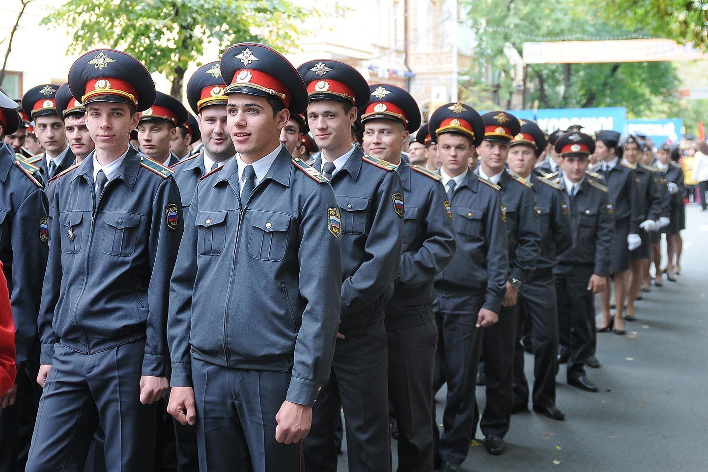 Москва поступление после 11 класса. Форма полиции. Курсанты школы полиции. Форма милиции. Полицейский в школе.