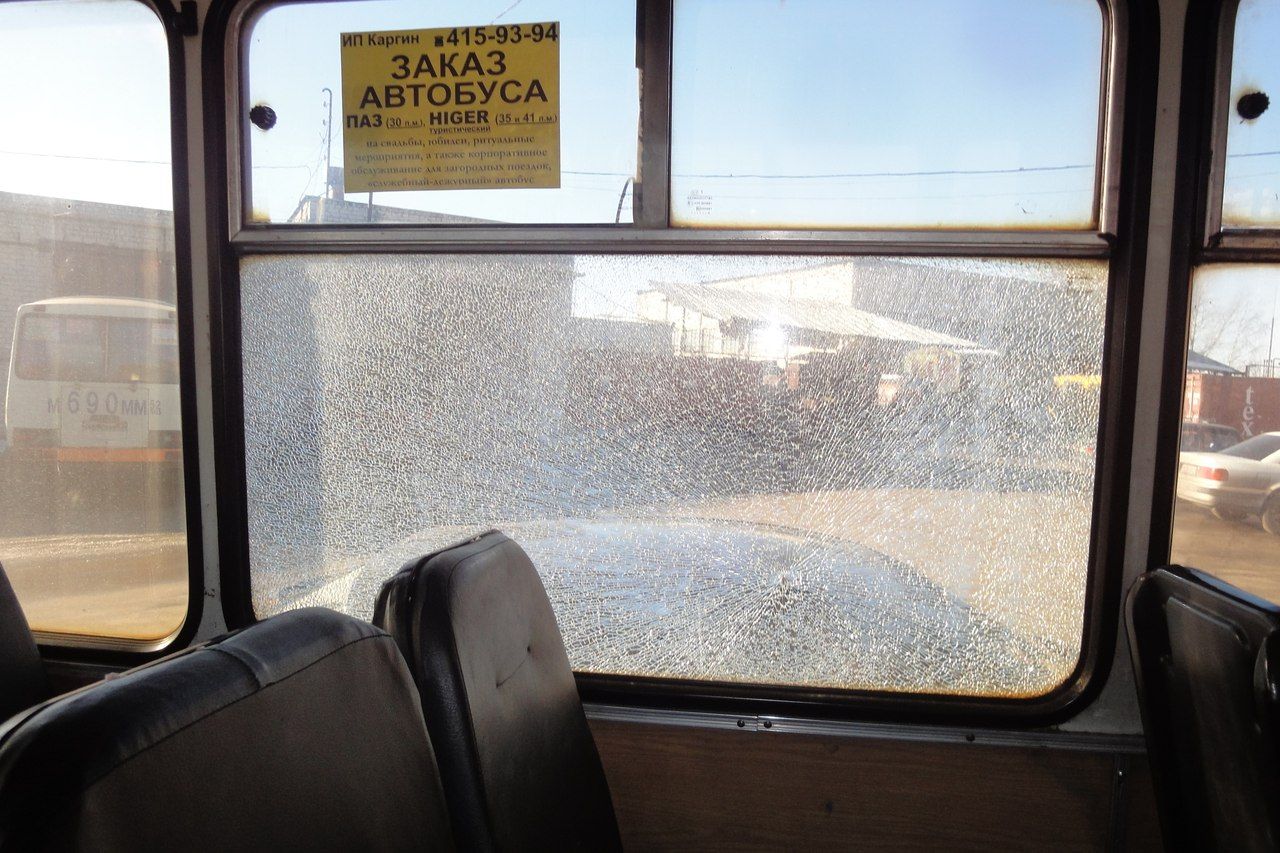 Как открыть окно в автобусе. Окна Икаруса 250 изнутри. Окно автобуса. Из окна автобуса. Окно маршрутки.