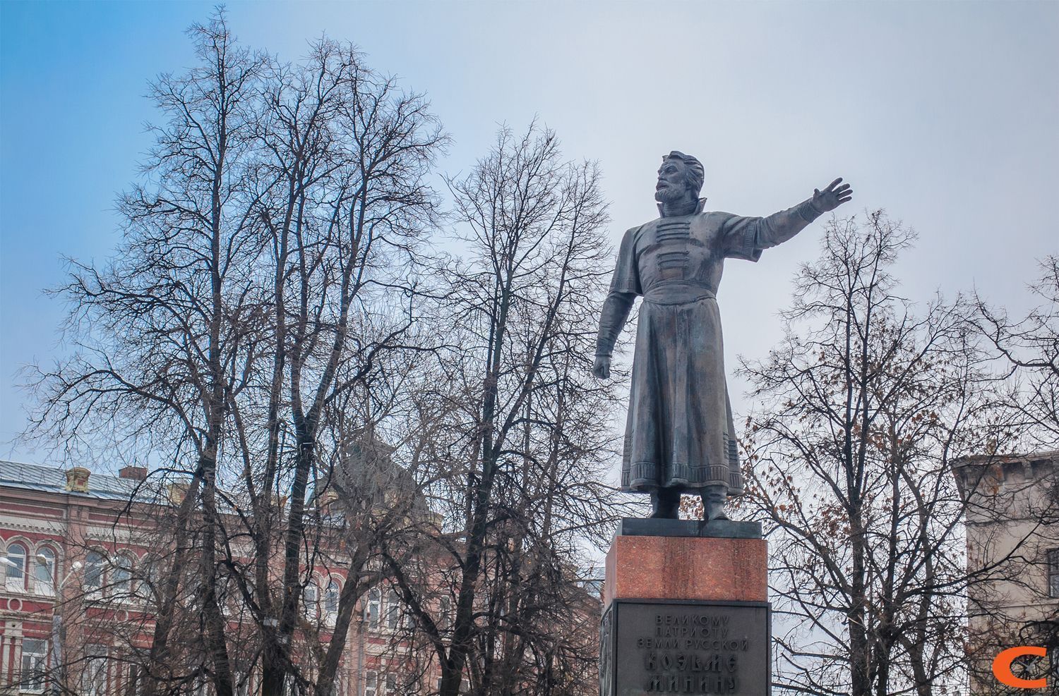 Памятник минину нижний новгород фото Памятник Кузьме Минину отреставрируют за 4 млн рублей - Нижний сейчас