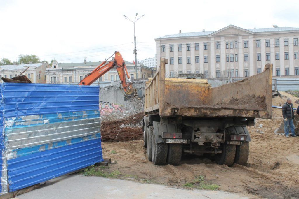 Около 90% железобетонных конструкций уже демонтировали на участке Нижне-Волжской набережной