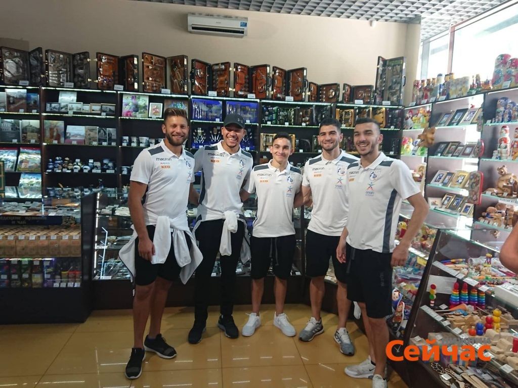Сборная Кипра по футболу приценилась к нижегородским матрешкам