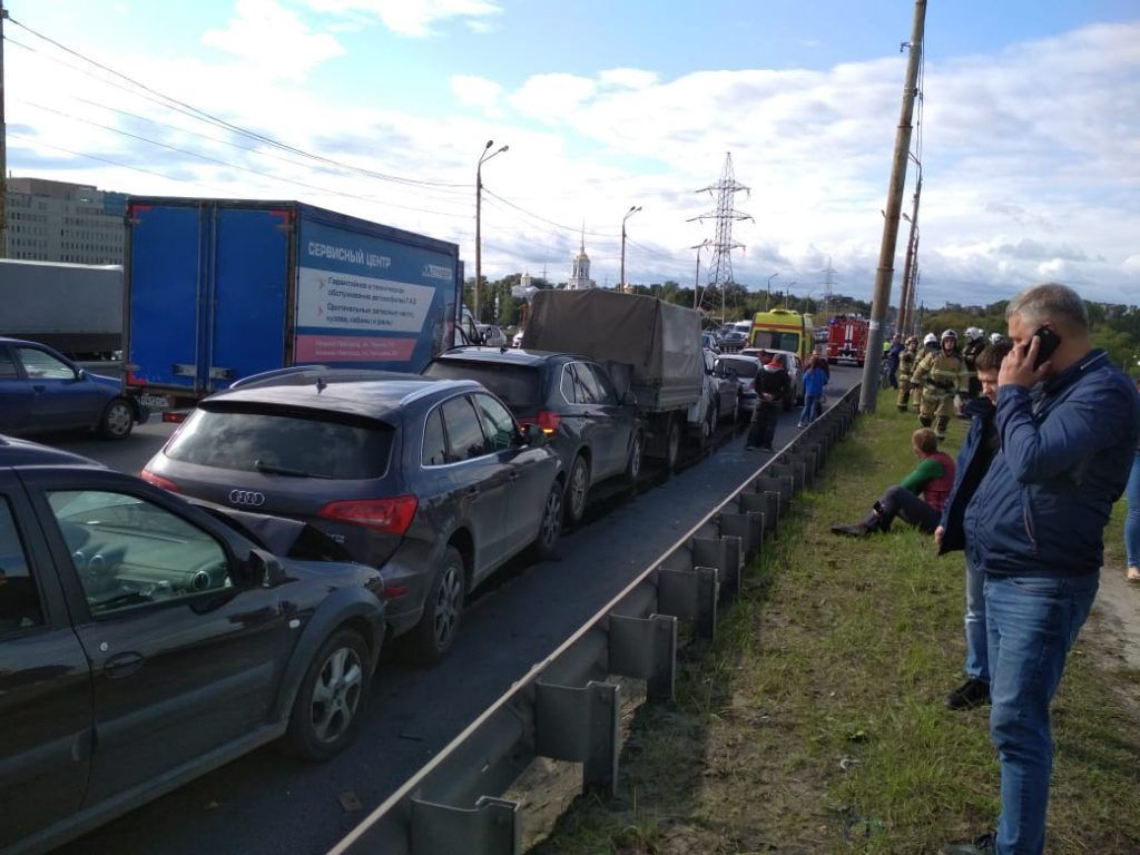 8 автомобилей столкнулись на Мызинском мосту 27 августа