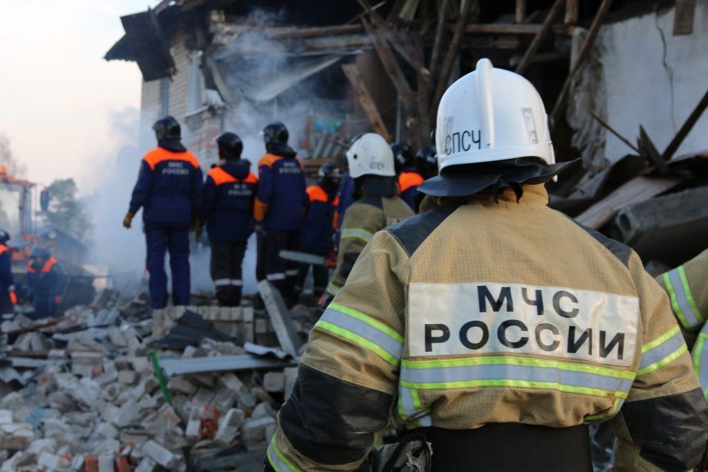 Сотрудники МЧС продолжают разбор обрушившегося дома в Вачском районе