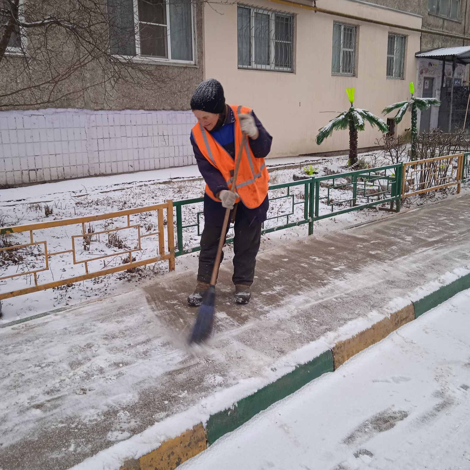 Обслуживание прилегающих территорий. ДУК Заречье Канавинского района. Проверка подрядчика.