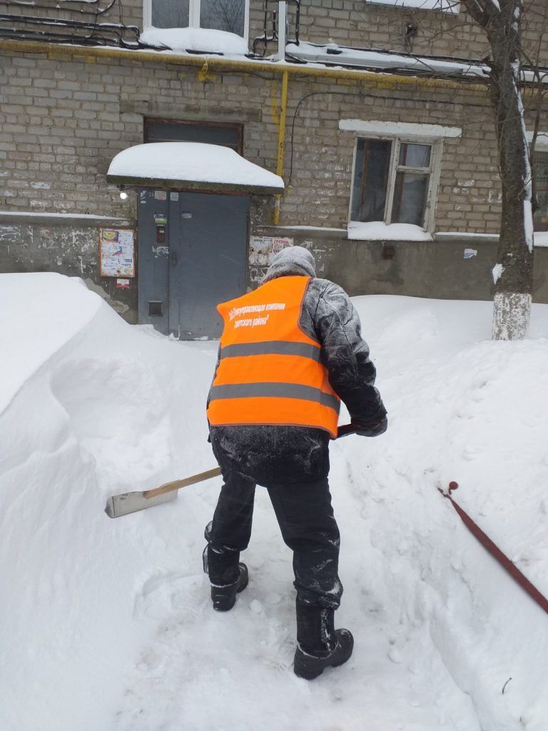 ДУКи пяти районов Нижнего Новгорода продолжают усиленную очистку дворов от снега