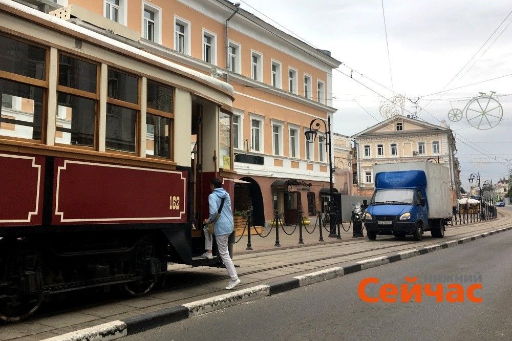 Трамвай на рождественской Нижний. Нижнего Новгорода ретро трамвай Рождественская. Нижегородский трамвай. Трамвай по рождественской Нижний Новгород.