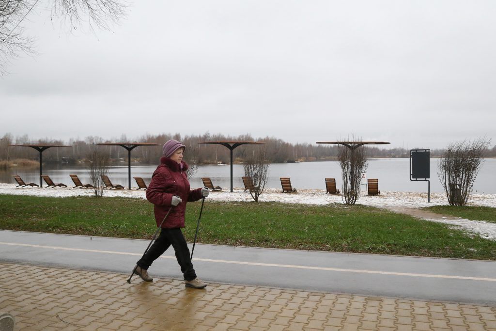 Благоустройство около озера в Автозаводском районе завершили на 2,5 месяца позже срока