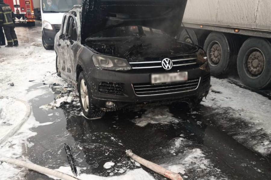922 от 24 декабря 2007. Взрыв машины в Нижнем Новгороде. Взорвавшийся газовый баллон на снегу. В автомобиле взорвался газовый баллон.