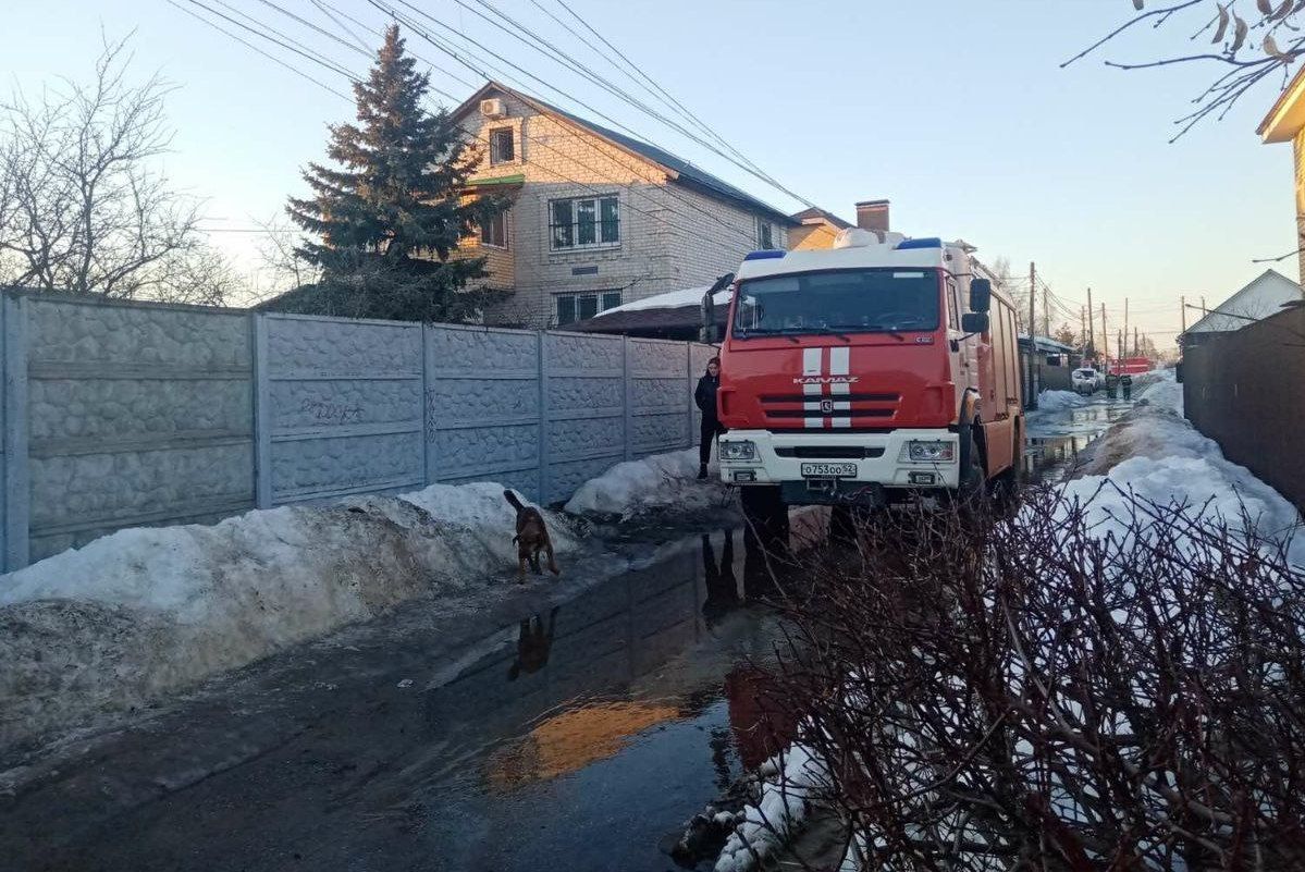 Частный жилой дом горел на ул. Андреева в Нижнем Новгороде 20 марта –  Нижний сейчас