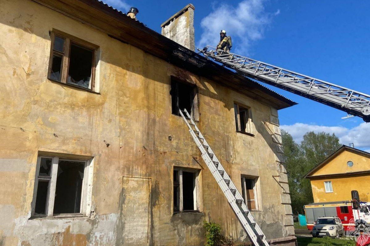 Двухэтажный нежилой дом горел на проспекте Ильича в Нижнем Новгороде 13 мая  – Нижний сейчас