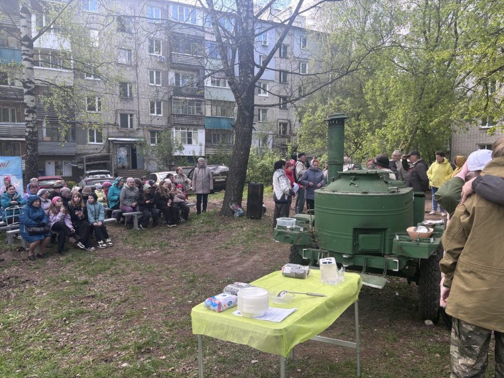 Ассоциация домоуправляющих компаний в честь 80-летия Победы организовала праздники для всех жителей МКД
