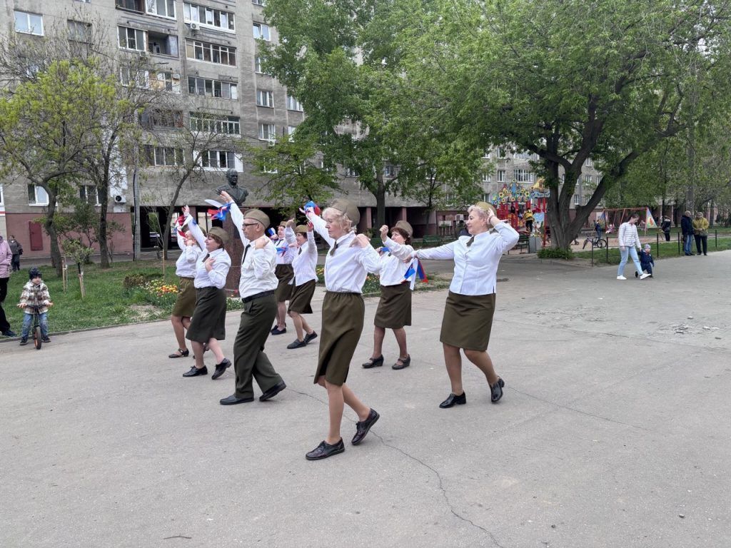 Ассоциация домоуправляющих компаний в честь 80-летия Победы организовала праздники для всех жителей МКД