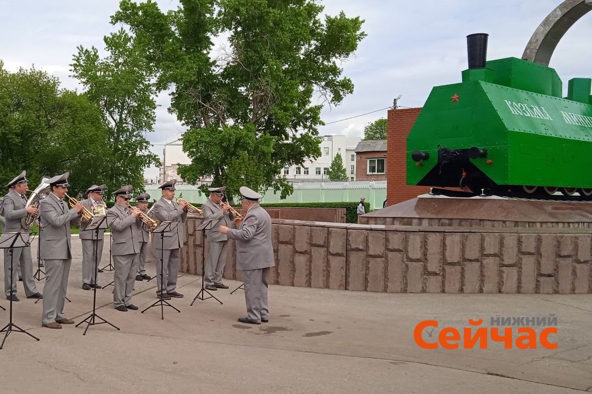 Митинг ко Дню Победы прошёл у бронепоезда в Нижнем Новгороде
