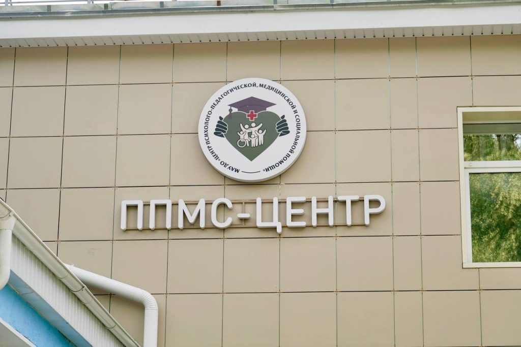 Юрий Шалабаев проверил работу центра помощи детям и родителям