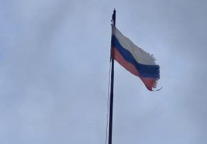 На здании администрации Нижегородского района заменили обветшалый флаг России