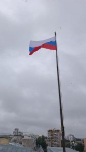 На здании администрации Нижегородского района заменили обветшалый флаг России