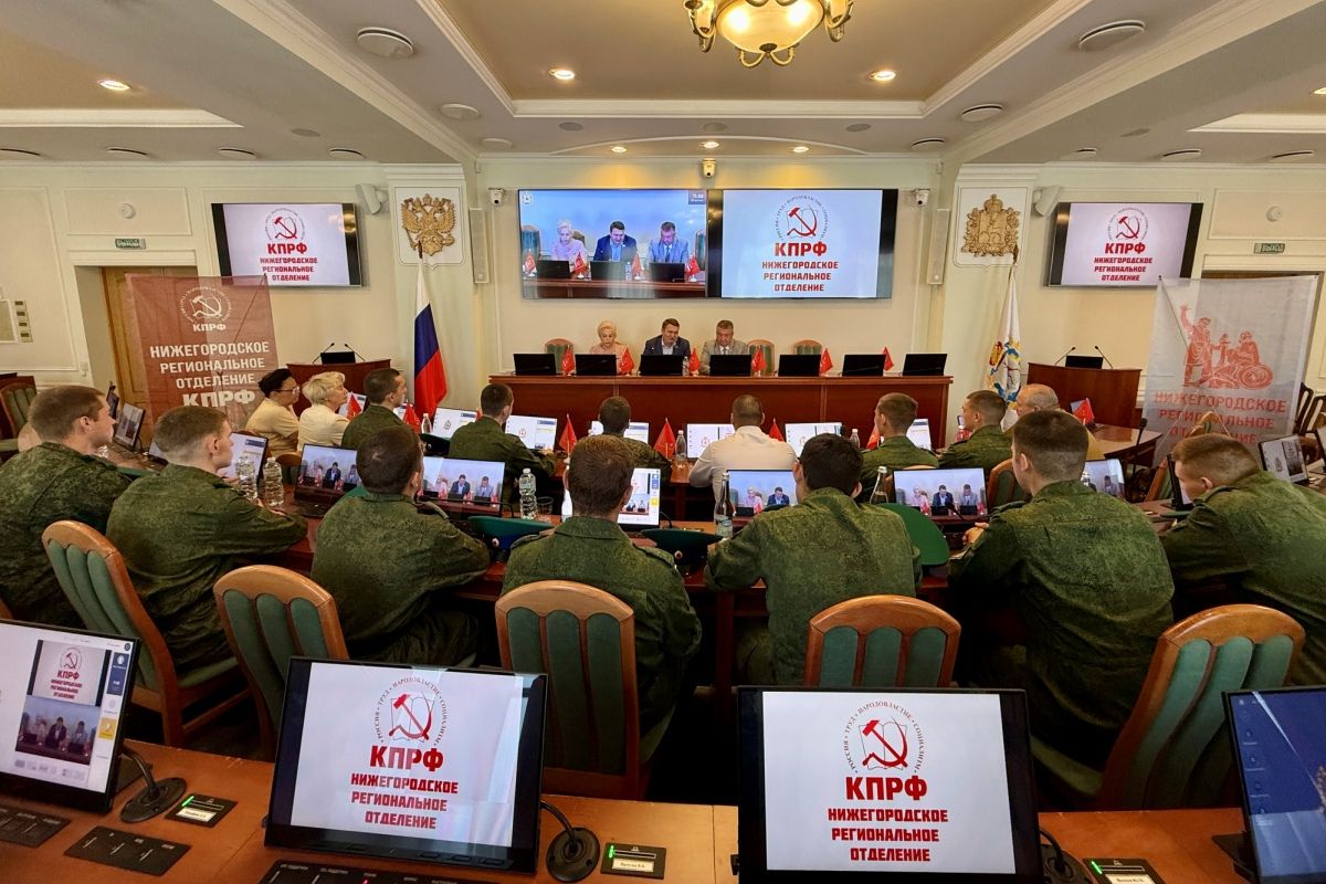 Депутаты НРО КПРФ встретились с пограничниками в стенах Заксобрания