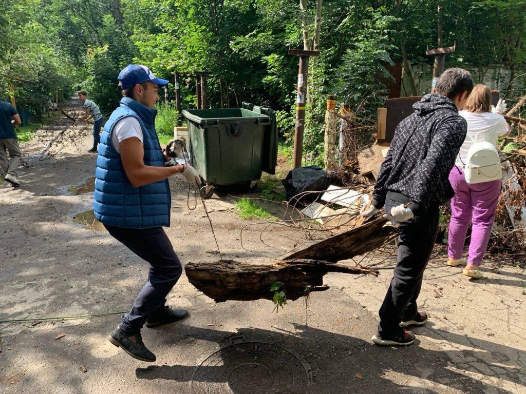 Председатель нижегородской Гордумы Чинцов принял участие в масштабном субботнике в Советском районе