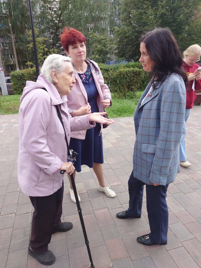 "Справедливая Россия" показала холодильник нижегородца, живущего на МРОТ