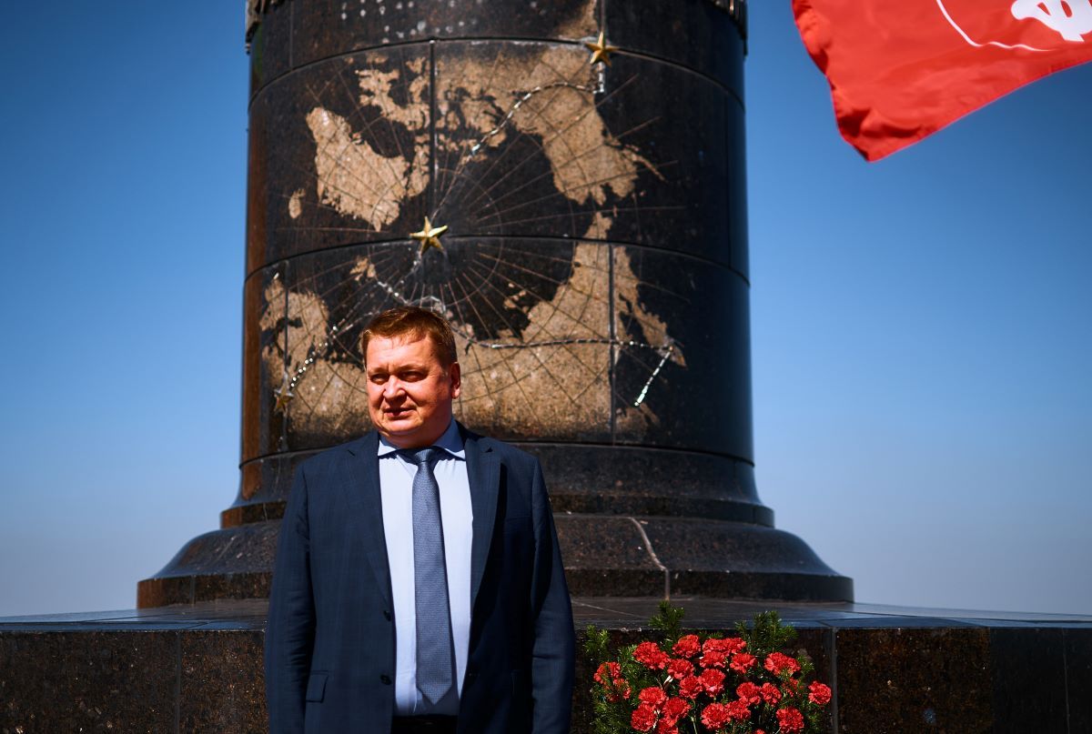 Владислав Егоров: «На памятнике Чкалову восстановят надпись «Сталинскому Соколу»