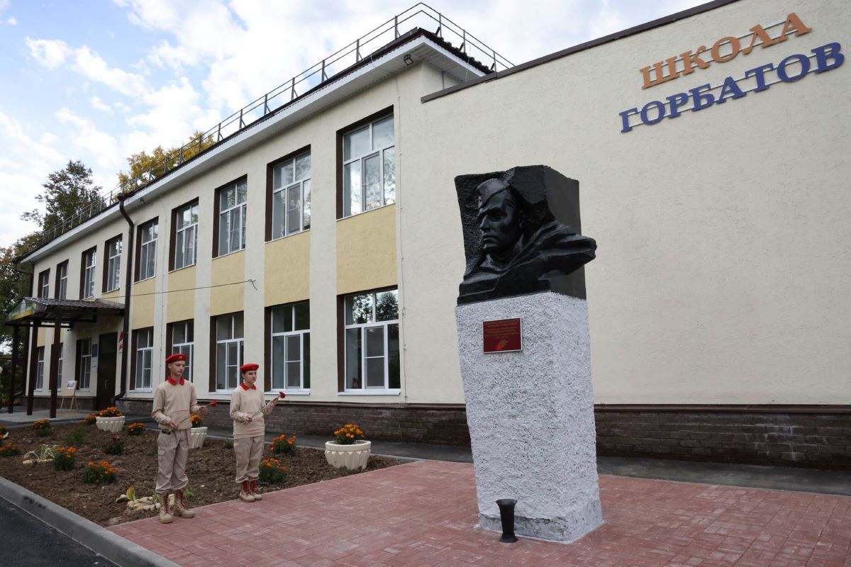 Глеб Никитин торжественно открыл школу в Горбатове после капремонта