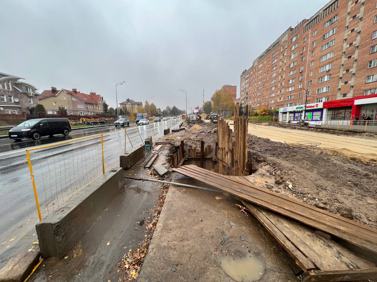 Власти и метростроевцы игнорируют удобство и безопасность пассажиров общественного транспорта